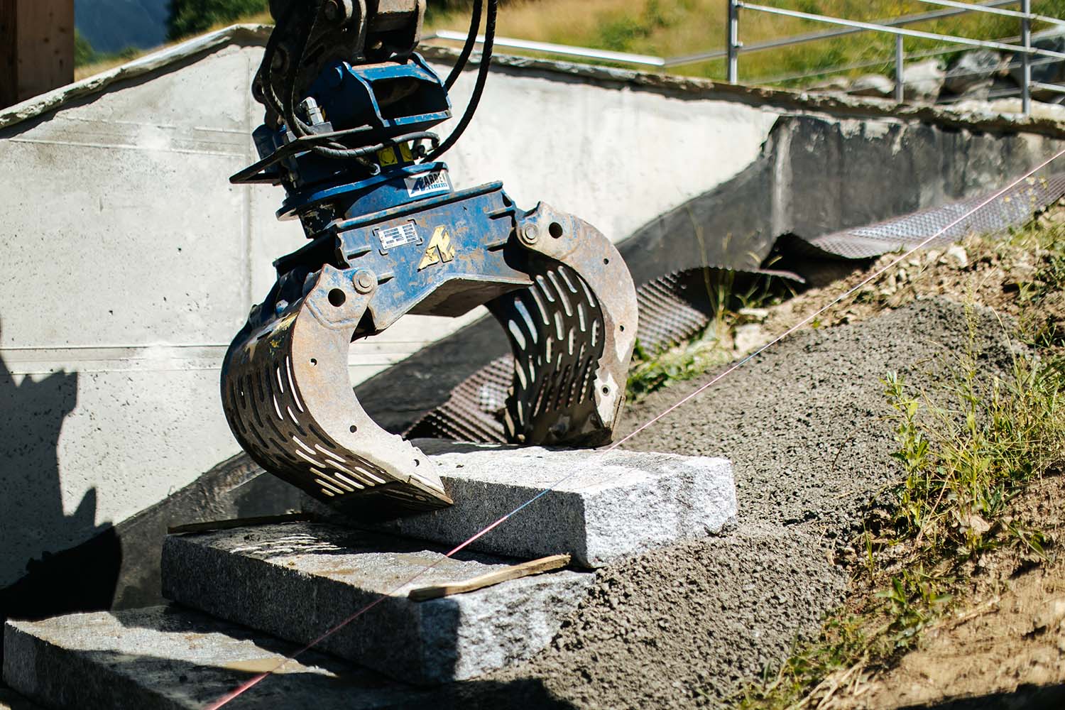 Photo d'une pince mécanique de chantier